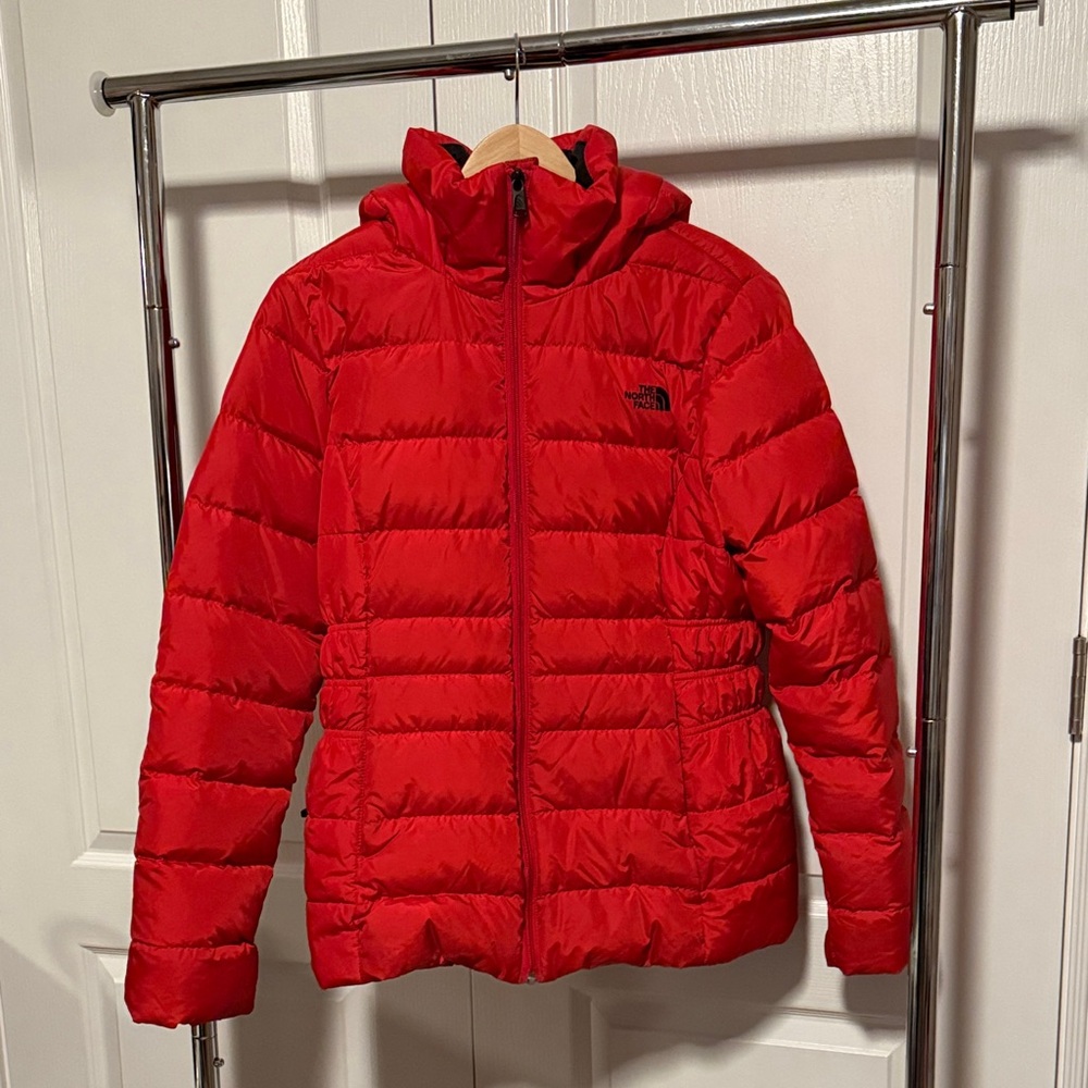 NWOT The North Face 550 Women’s Red Quilted Puffer Jacket with Hood